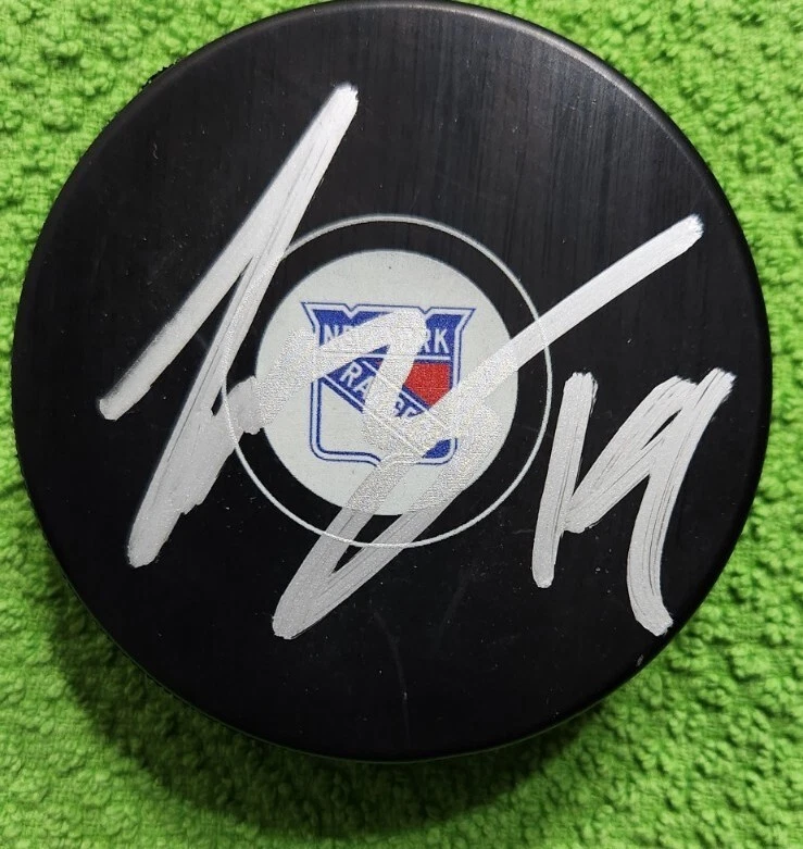 LOGOTIPO AUTOGRAFADO ASSINADO SCOTT GOMEZ NEW YORK RANGERS DISCO - Imagem 1 de 1