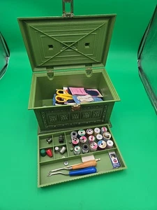 Scatola da cucire vintage anni 60 Max Klein verde plastica finto legno verde avacado MCM box - Foto 1 di 9