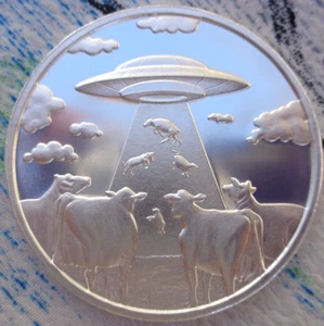 1 oz. UFO - ALIEN ABDUCTION COWS BU round .999 fine silver - Picture 1 of 4