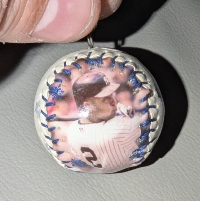 Derek Jeter Jugador MLB Adorno de Béisbol Coleccionables Forever Nuevo con Etiquetas Imagen Logo Foto 1 de 4