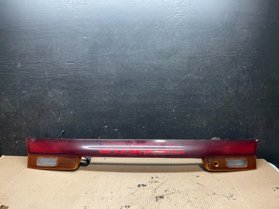 Panel de luz trasera central montado en el maletero Subaru Legacy Wagon 1995 a 1996 J3661 DG Foto 1 de 4