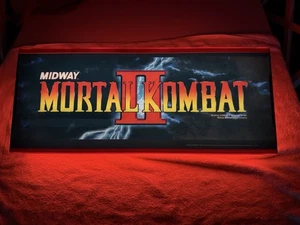 Carpa montada en pared iluminada Arcade1up Mortal Kombat II (24 pulgadas X 10 pulgadas) - Imagen 1 de 6