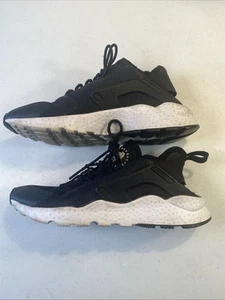 NIKE AIR HUARACHE Women's Size 8 athletic Sneaker Black White Lace Up 2016 - Picture 1 of 8