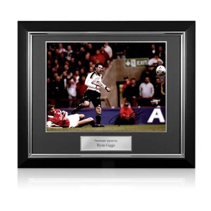 Ryan Giggs Signed Manchester United Photo: Semi-Final Goal. Deluxe Frame - Picture 1 of 4