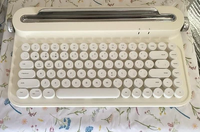 ACTTO B305 Retro Bluetooth Keyboard Ivory With Integrated Stand - Image 1 of 4