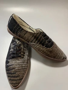 Extrafeine zuckerbraune Damenschuhe Größe 10, flache Schuhe mit Stoffmuster. - Bild 1 von 8