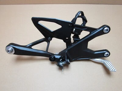 Yamaha YZF R1 2020 conjunto de reposapiés para pilotos derechos (4908) Foto 1 de 4