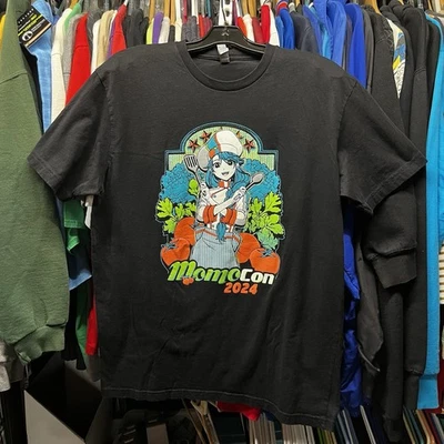 Camiseta preta grande adulta MomoCon 2024 pré-propriedade personagem anime próximo nível - Imagem 1 de 4
