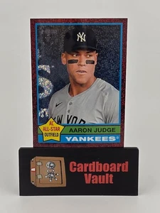2025 Topps Heritage Aaron Judge AL All Star Burgundy Sparkle #380 - Foto 1 di 2