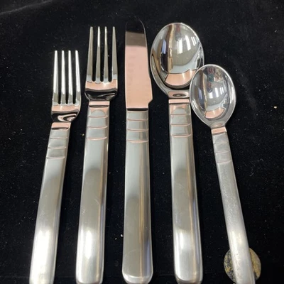 Thomas trio 5 pc place setting BRAND NEW - Image 1 of 3