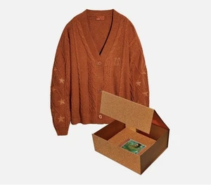 Taylor Swift The Life Of A Show Girl Strickjacke + CD Set VORVERKAUF - Bild 1 von 7
