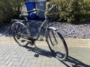 Lady’s Trek Bike - Picture 1 of 2
