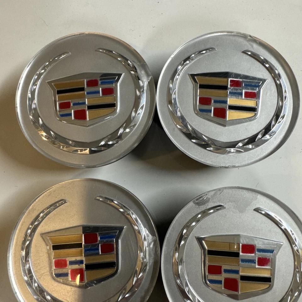 Juego de tapacubos centrales de rueda OEM Cadillac SRX DTS XLR STS CTS ATS XTS 9597375 2,625" pulgadas Foto 1 de 4