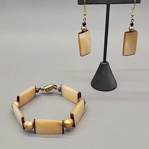 Mother of Pearl Bracelet Pierced Earrings Set Rectangle Dyed Gold Tone Magnetic - Picture 1 of 16