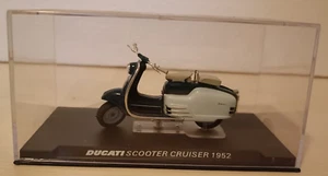 MODELLINO MOTO 1:24 DUCATI SCOOTER CRUISER 1952 Box in plexiglass - Imagen 1 de 5