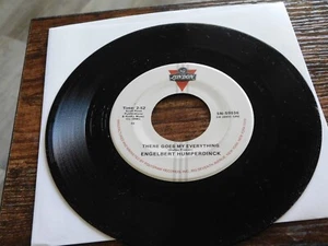 ENGELBERT HUMPERDINCK THERE GOES MY EVERYTHING / RELEASE ME 45 RPM RECORD 067 - Picture 1 of 2