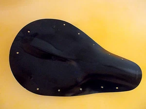 SOLO SEAT BASE CUSTOM BOBBER HARLEY TRIUMPH YAMAHA - Picture 1 of 5