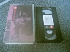 WHOOPI GOLDBERG LIVE IN CONCERT-FONTAINE...WHY AM I STRAIGHT?-VHS TAPE-VERY RARE - Foto 1 di 2