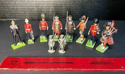 Lote de 10 soldados britânicos de metal feitos na Inglaterra (veja fotos) - Imagem 1 de 4