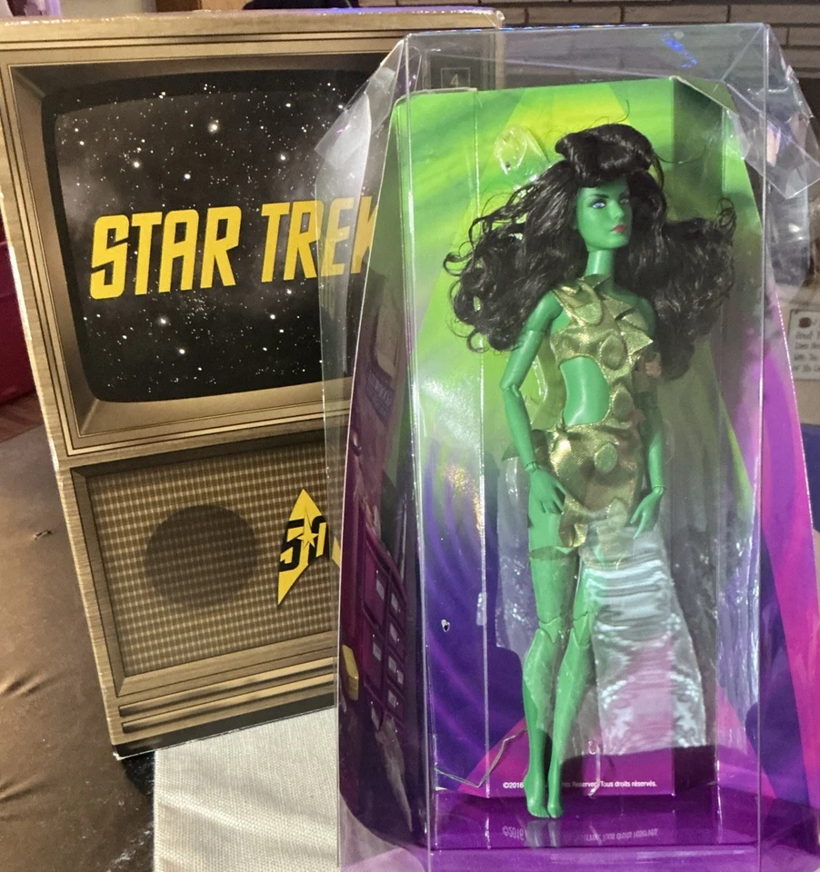 Muñeca Barbie Mattel Oro Verde Star Trek 50 Aniversario Edición Coleccionista Foto 1 de 4