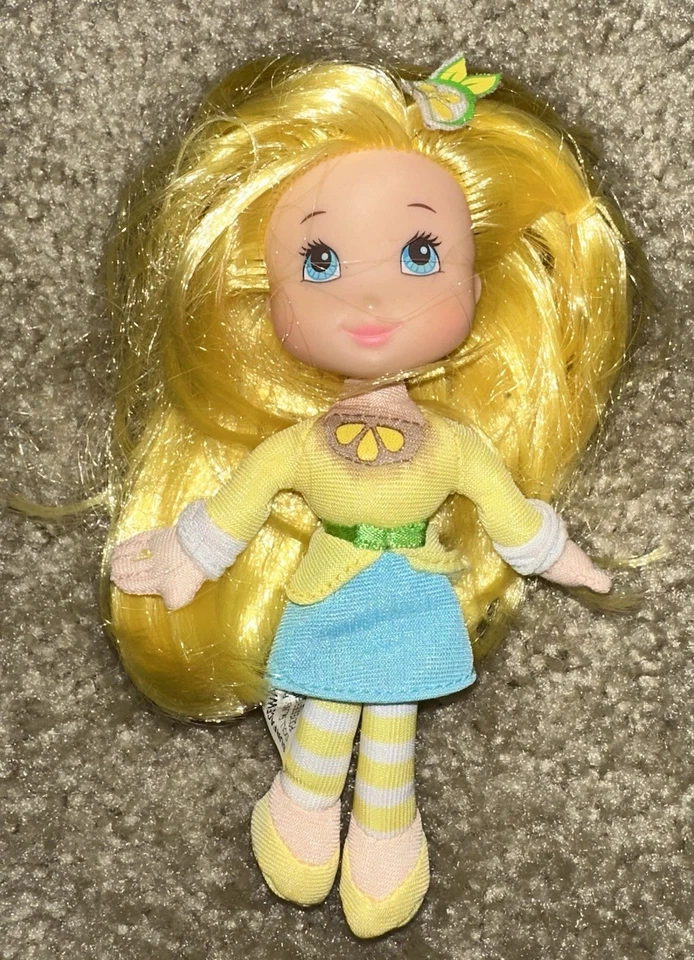 Muñeca abrazable de felpa de cuerpo suave Hasbro Strawberry Shortcake 6" LEMON MERENGUE 2008 Foto 1 de 2