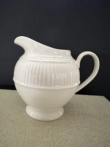 WEDGWOOD “WINDSOR” EMBOSSED BEADS PATTERN CREAMER MADE IN ENGLAND - Picture 1 of 4