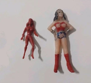Vintage Wonder Woman Lynda Carter Plastik Figuren Lot Argentinien 1979 - Bild 1 von 2