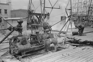 8" x 10" Oil Field Workers Working in The sluch Pit - Picture 1 of 1