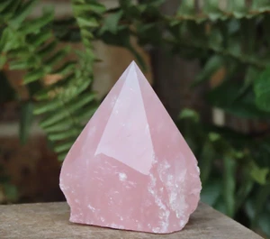 Generador de cristal de cuarzo rosa punto pulido con lados ásperos 133 gramos 60 mm de alto - Imagen 1 de 11