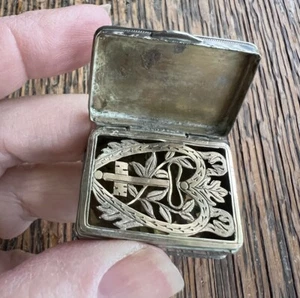 Antigua caja de perfume de vinagreta de plata esterlina corazón rejilla americana - sin iniciales - Imagen 1 de 9