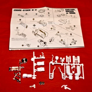 AMT 1966 Ford Mustang 2+2 289 Engine 1/25 - Picture 1 of 2