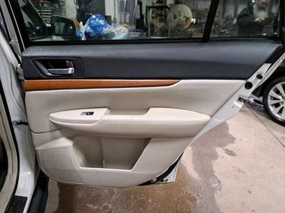 Painel de acabamento interno 2013 Legacy Outback Rh Pass porta traseira lateral bege 80 - Imagem 1 de 4