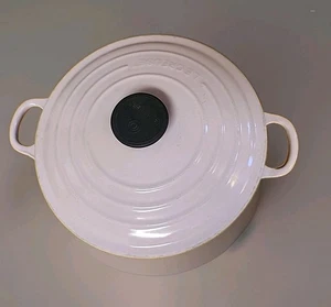 Le Creuset Gusseisen 24 Runde Dutch Oven/Deckel Schale Rosa/Lavendel 4-1/2" Menge - Bild 1 von 18