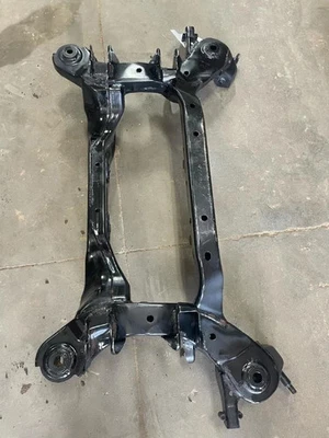 Hyundai Santa Fe 2010-2013, Kia Sorento tracción delantera subchasis trasero travesaño fabricante original Foto 1 de 4