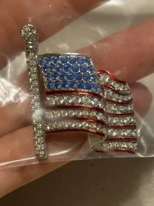 VINTAGE SWAROVSKI SCHWAN LOGO PAVE KRISTALL USA - BROSCHE AMERIKANISCHE FLAGGE muss gereinigt werden - Bild 1 von 3