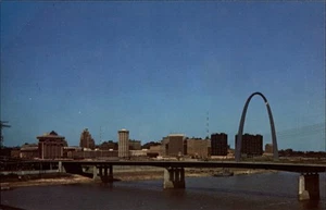 St Louis Missouri Eero Saarinen Gateway Arch Route 66 Mississippi River postcard - Picture 1 of 2