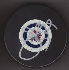JOHNNY ODUYA Firmado WINNIPEG JETS Puck AUTÓGRAFO #2 - Imagen 1 de 1