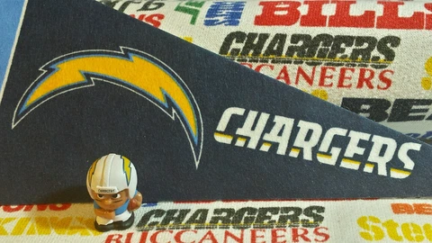 NFL Teenymates Los Angeles Chargers Running Back (RB) figure Cover