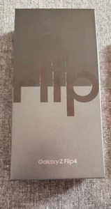 Samsung Galaxy Z Flip 4 und zwei Hülle  - Bild 1 von 5