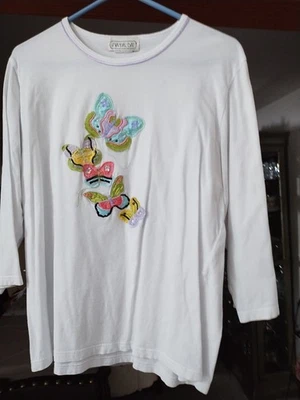 Camiseta Mujer Mandal Bay Blanca con Mariposa Bordada Talla L Foto 1 de 3