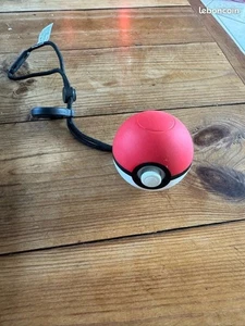 Manette Nintendo Switch Pokeball Pikachu collector en bon état - Foto 1 di 1