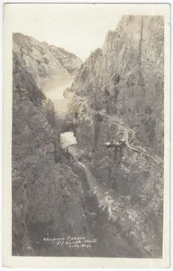 1915 Shoshone Canyon, Wyoming - ECHTFOTO Damm & Kabel über den Canyon - Bild 1 von 2