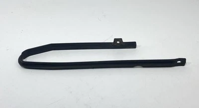 ♻️ Задняя резиновая направляющая ползунка цепи Triumph Tiger 1050 Sport 2013–2016 ♻️ - Изображение 1 из 4