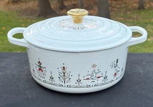 Le Creuset Cast Iron 22 Round Dutch Oven 3-1/2 Qt. 12 Days of Christmas - Picture 1 of 20