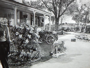 1950 FILM DUE SETTIMANE CON AMORE SET FILM FOTO EXT PRODUZIONE SWANLEY HOUSE - Foto 1 di 3