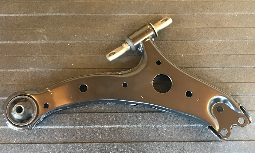 Brazo de control inferior izquierdo delantero MTC - 9931 / 48069-33050 - para Toyota Avalon y más Foto 1 de 3