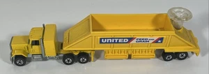 Nice Hot Wheels Steering Rigs GMC Semi Cab United Feed & Grain Trailer - Foto 1 di 17