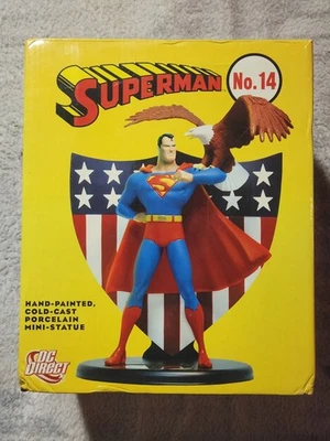 Miniestatua DC Direct Superman Nº14 de 1942 Cubierta Foto 1 de 4