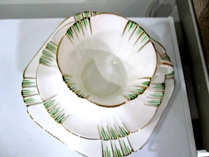 VINTAGE,ART DECO ROYAL ALBERT FINE BONE CHINA CUP,SAUCER,PLATE UNUSED - Picture 1 of 4