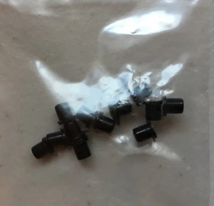 WRENN model railway twenty four (24) Wheel axle insulators